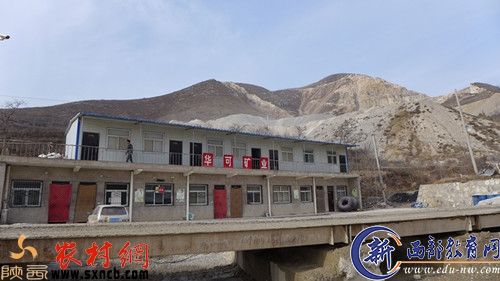 华可公司采石场堆石如山