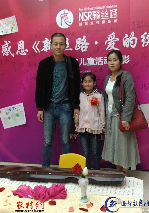 参加活动的留守儿童和父母