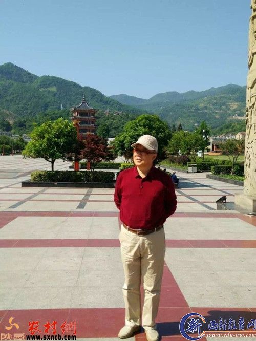 陈良学到平利考察，照片来自微信群