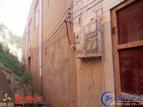 因为土块滑落，部分村民将一楼窗户全部封死