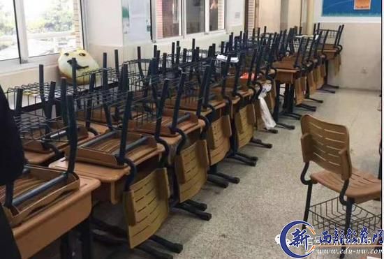 图为此前媒体拍摄的南京外国语学校的高三教室,基本都空了,因为大部分学生都已保送或被海外学校录取。