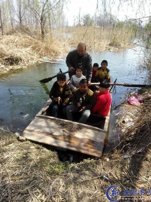 “岛上小学”唯一老师：28年每天划船接送学生