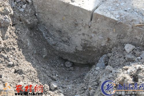 村民指证生产路路基没有进行灰土处理