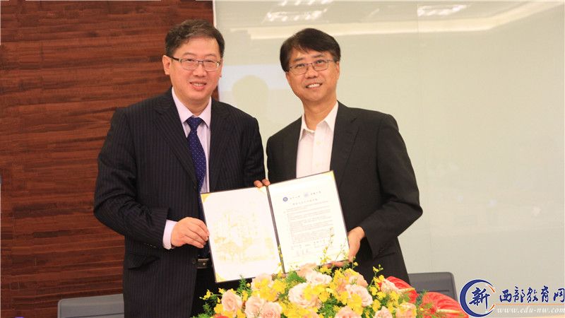 与逢甲大学签署协议_副本.jpg